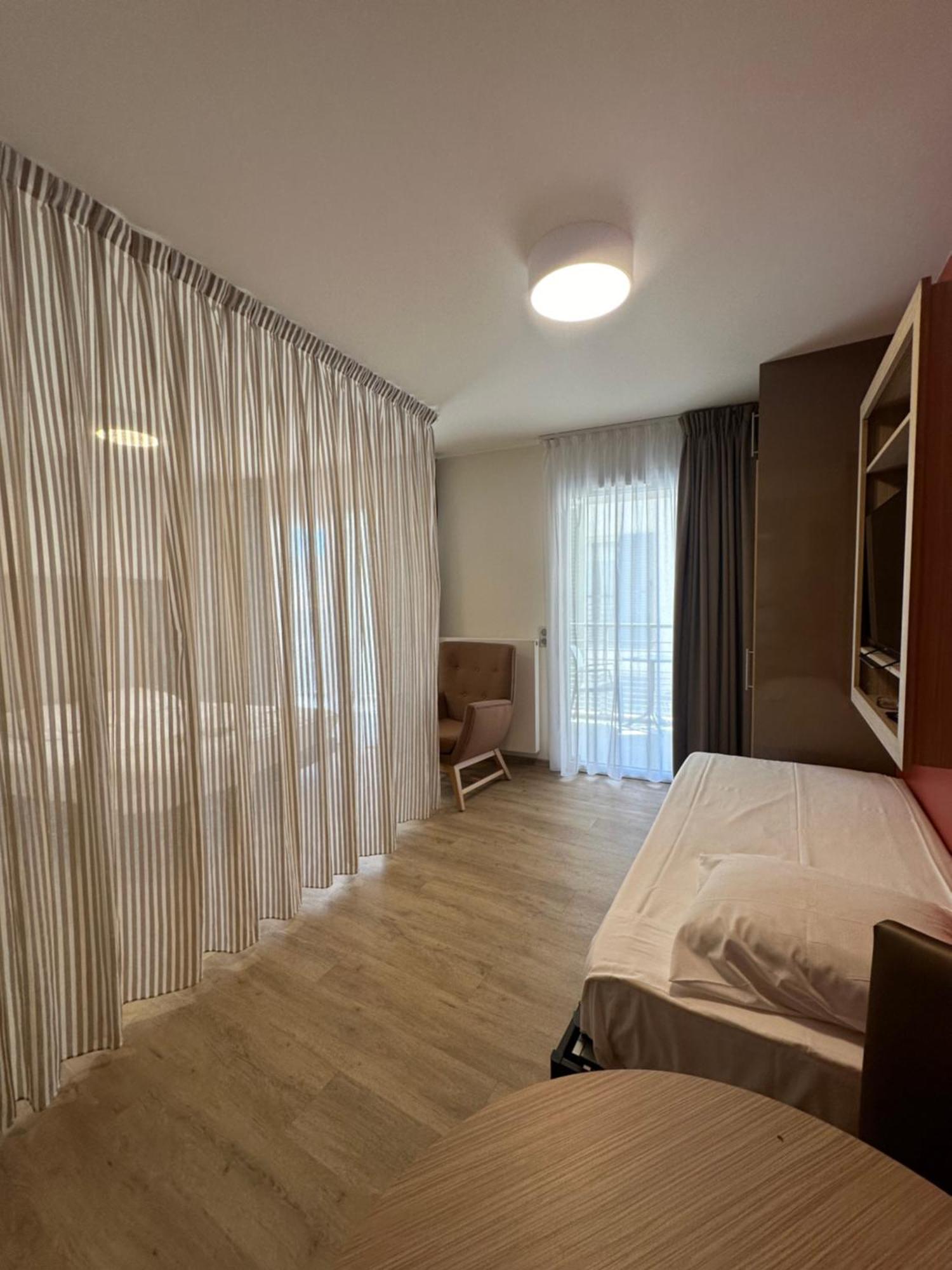 Zenao Frejus Fréjus Exterior foto